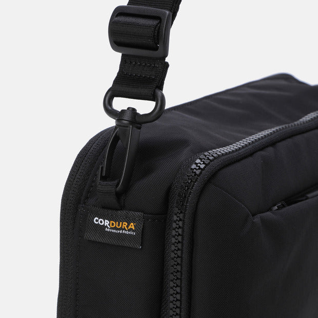 TRAVEL CROSS POUCH 男士 休閒肩背包