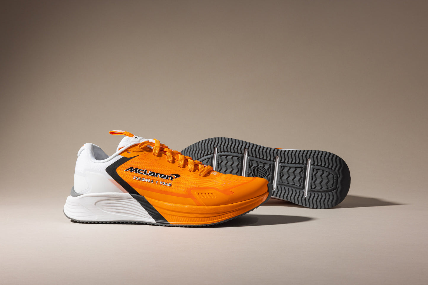 AERO-ACTIVE II X McLAREN F1 TEAM 男士 運動鞋